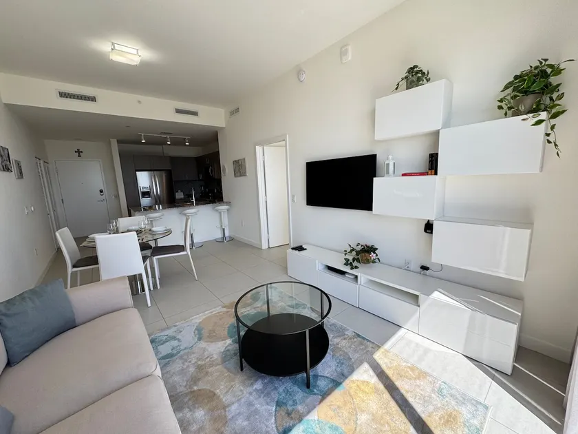 Stunning PH in Heart of Doral - Image 1