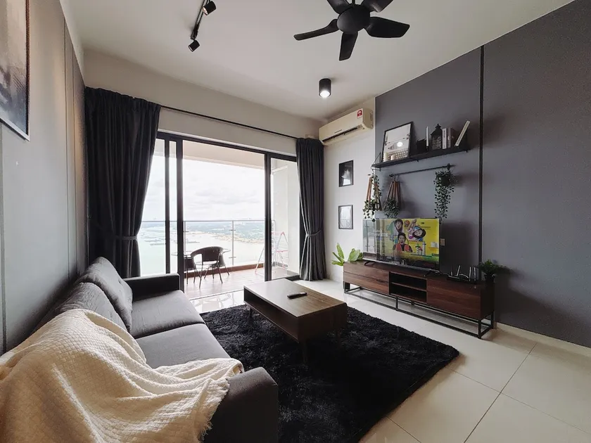 Scenic Country Garden Danga Bay by Lions Bay - Image 1