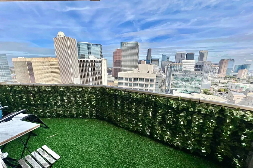 Downtown Skyline| High-Rise Condo | Rooftop Pool - Image 1