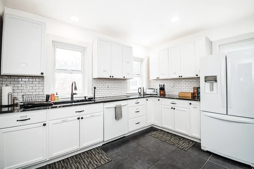 *CheckInNow* 25 Min to Boston/Free Parking/1200ft² - Image 1