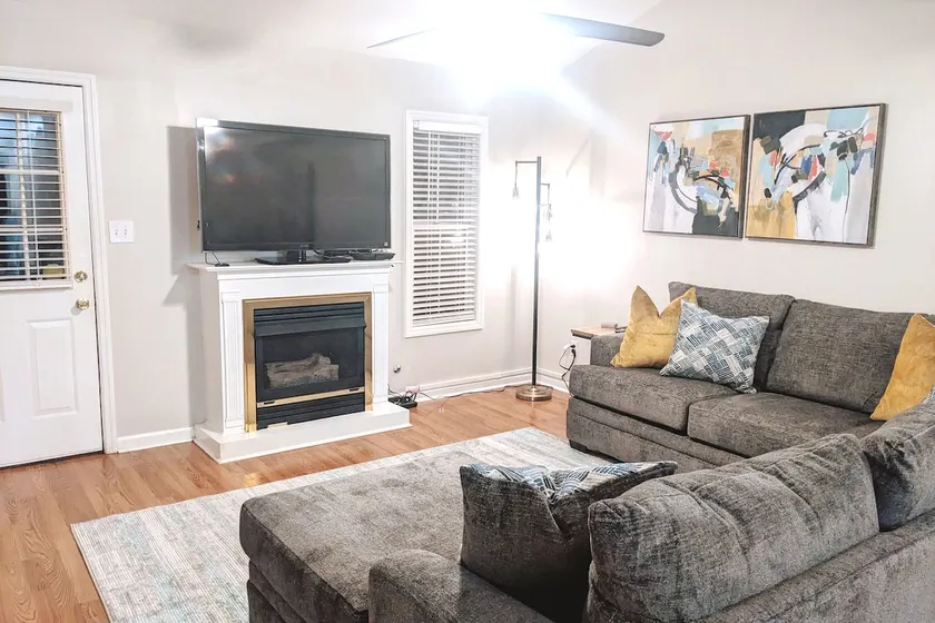 Pet Friendly condo, walk to the Masters - Image 1