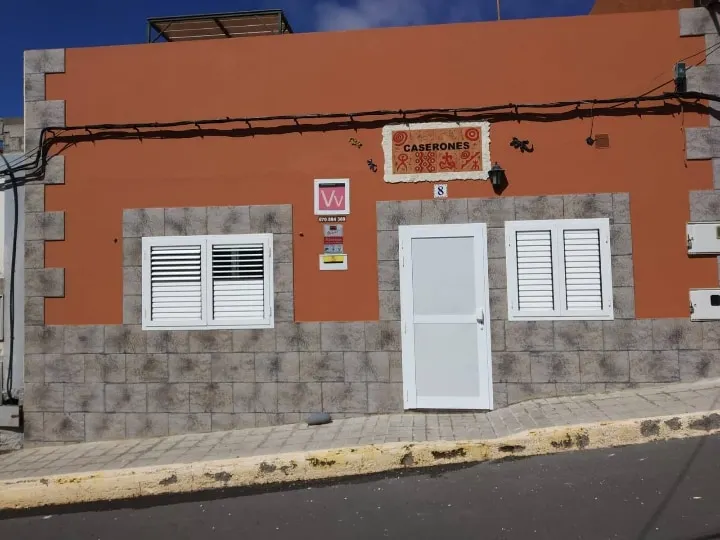 (Caserones) La Aldea de San Nicolás Beach. - Image 1