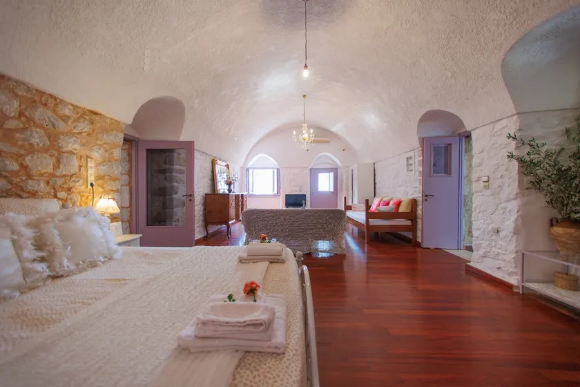 Iliana's house - spacious cave house in the center of Areopolis - Image 1