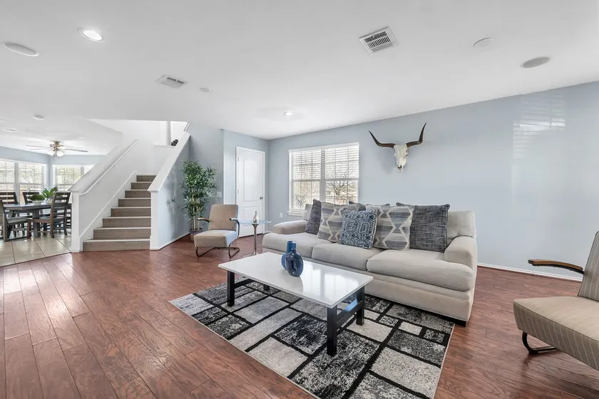 Huge Home Close to DT, Airport, Rainey - Image 1