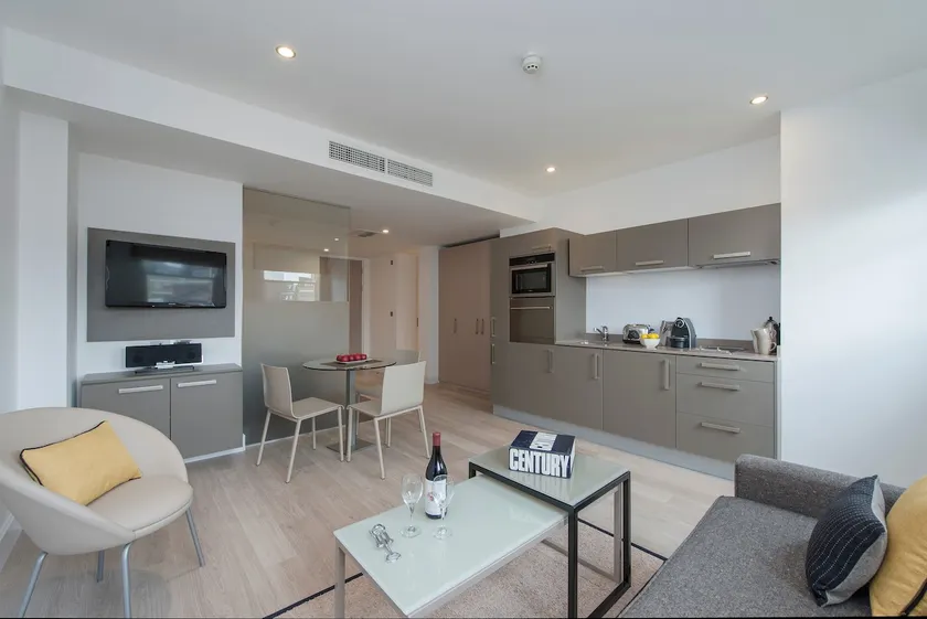 Spacious Studio Suite with 24/7 Reception & Gym - Image 1