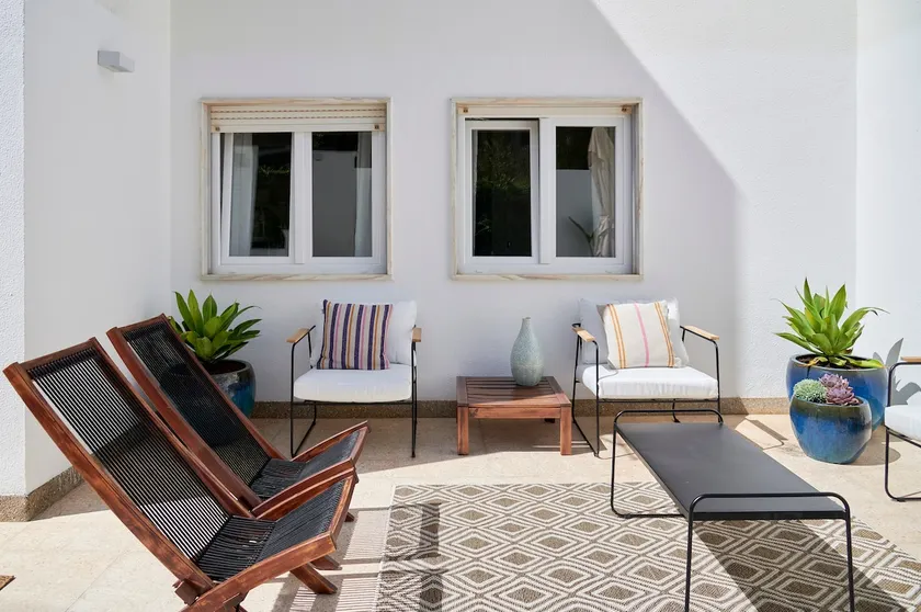 Sesimbra Beach Apartment - Image 1