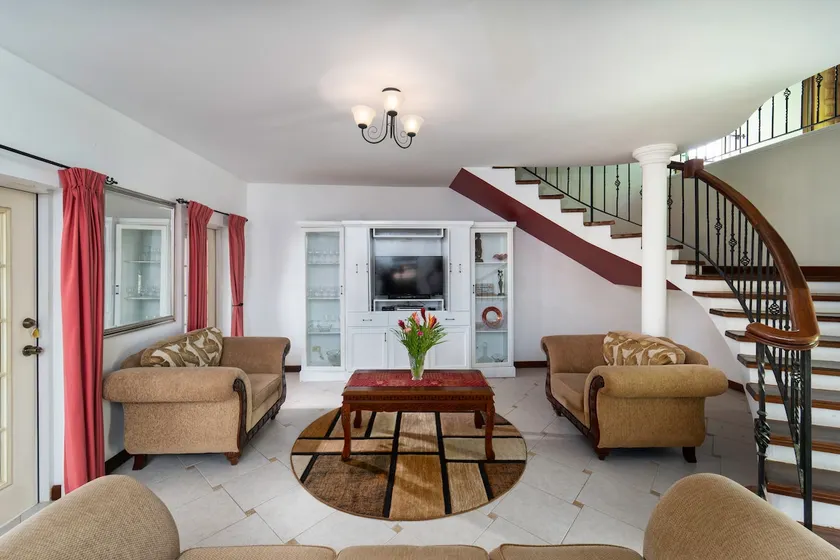 Beautiful house moments from the beach - Image 1