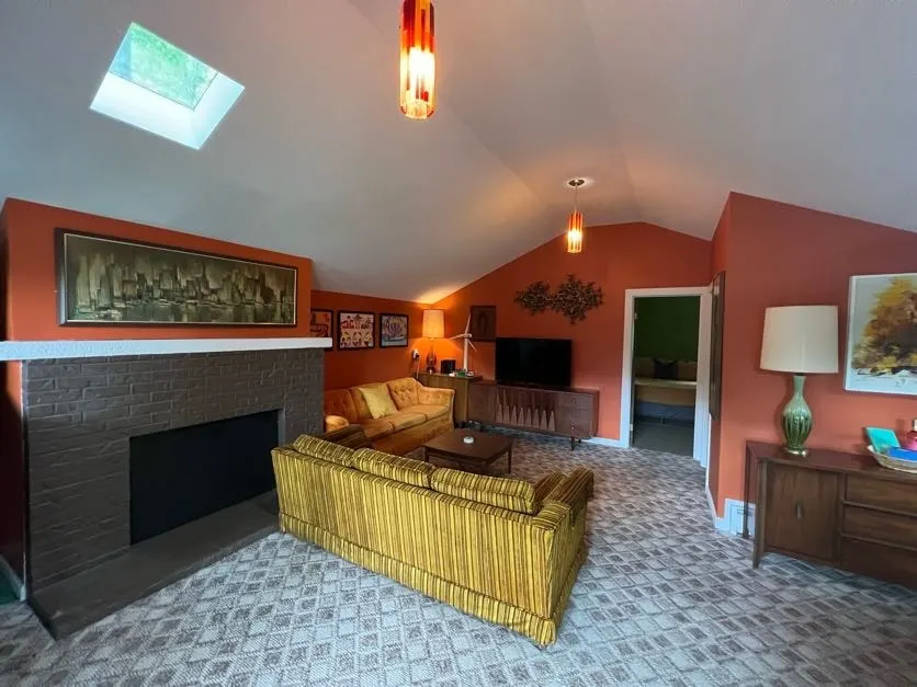 MidCentury Retreat-Near State Park-Pool & Pinball! - Image 1