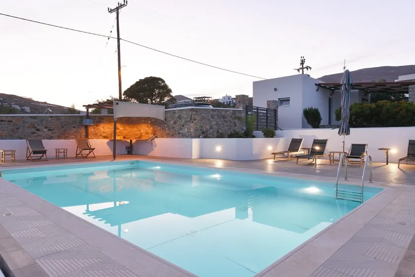 Flora's beach and pool villa in Syros - Image 1