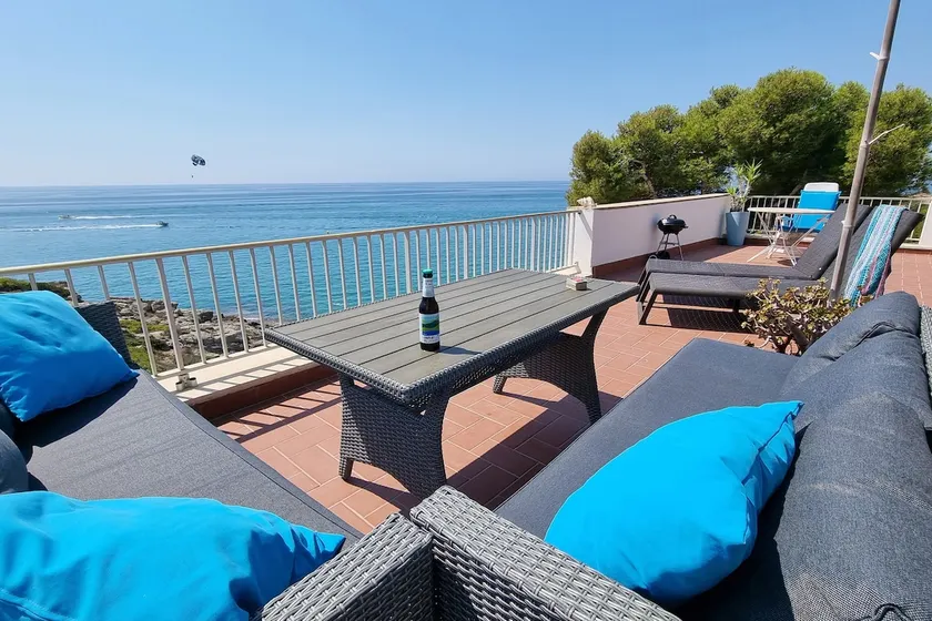 PRIVILEGED APARTMENT AT SEAFRONT. HUGE TERRACE - Image 1
