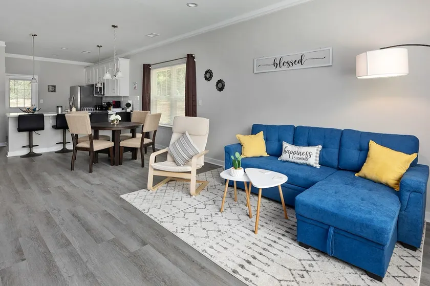 Cozy & Modern Home Close to Uptown & Airport - Image 1