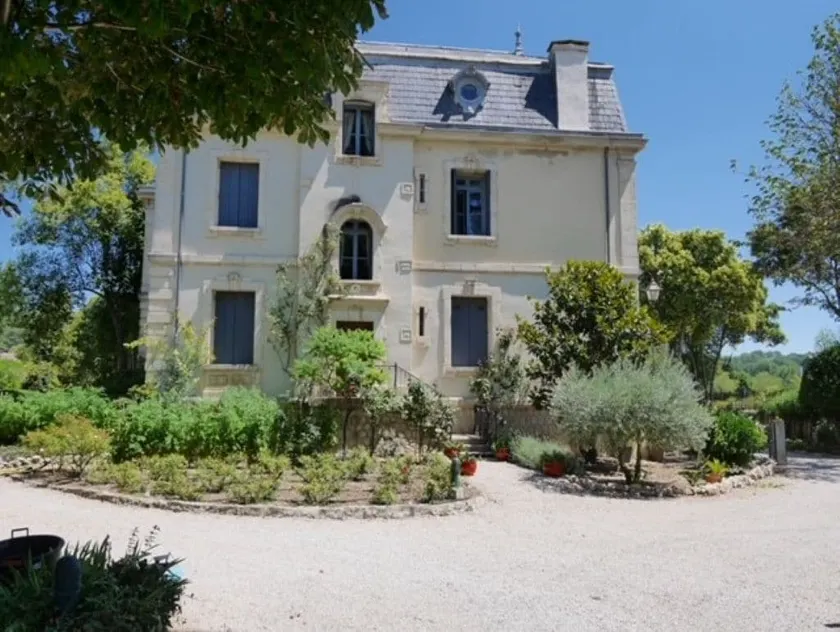 2-star apartment in writer's house - Image 1