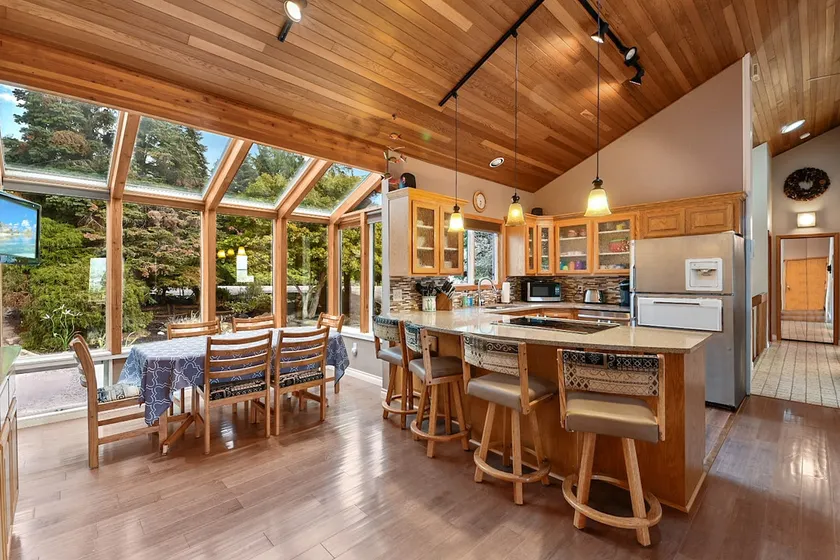 Spacious home with Gorgeous Views - Image 1