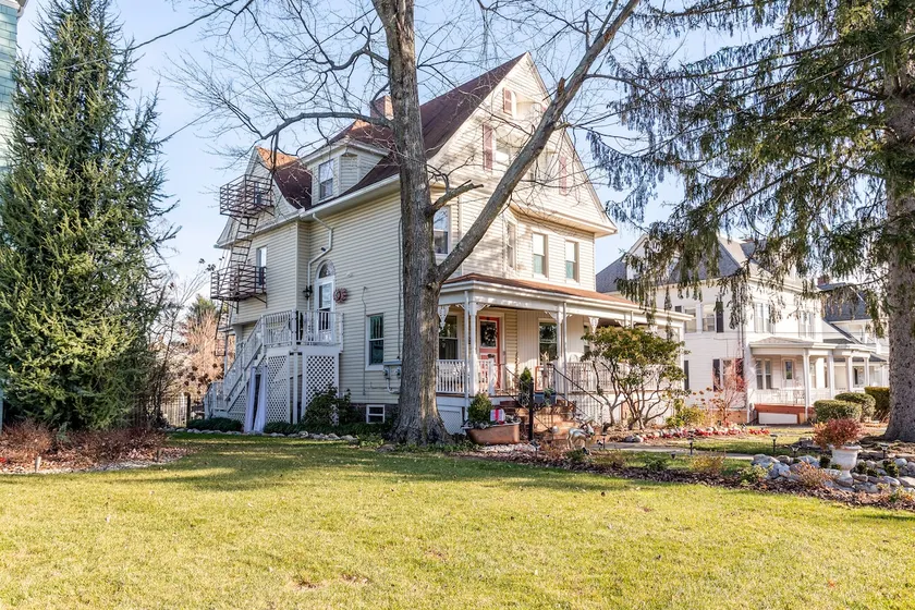 Chez Sherry | 2 Apartments, 4BR, Near NYC - Image 1