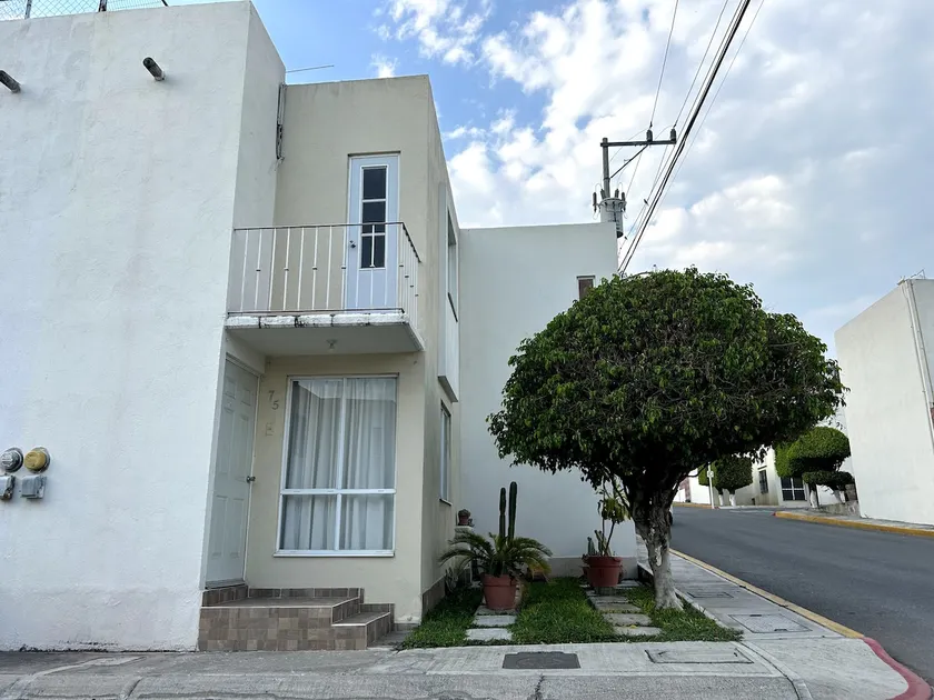 A house to rest in, a safe area near gardens and events - Image 1