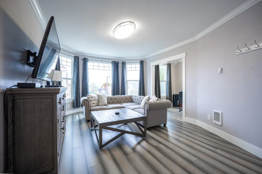 BEAUTIFUL VICTORIAN HOME UNIT 2 - Image 1