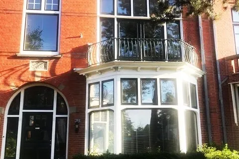 Exceptional 250 m2 jugendstil house close to sea - Image 1