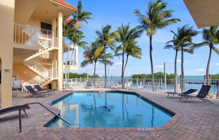 Lovely Oceanfront Townhouse with pool & boat slip. - Image 1