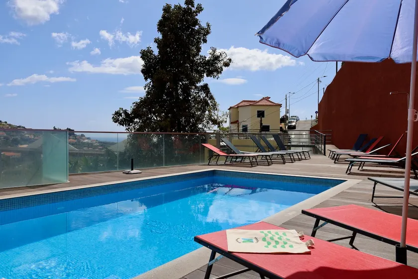 House with terrace & heated pool - Image 1