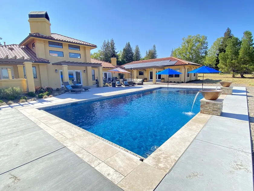 Long Valley Guest House & Pool - Image 1