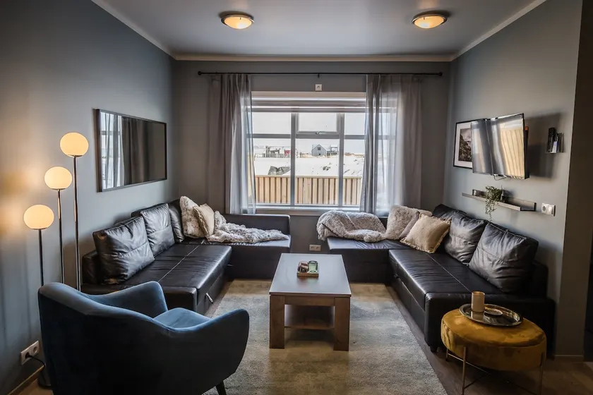 Bakki Apt - Spacious 2-bedroom seaside apartment - Image 1