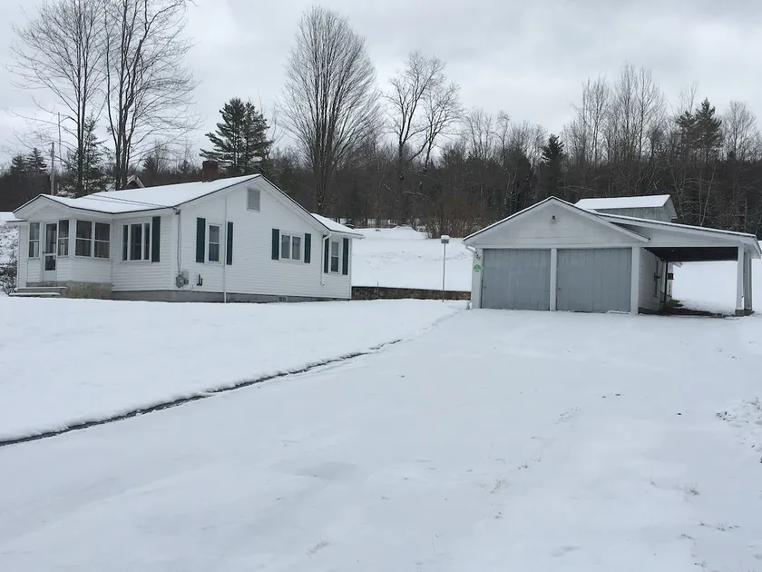 Nice little home on 35 acres, No cleaning fee. - Image 1