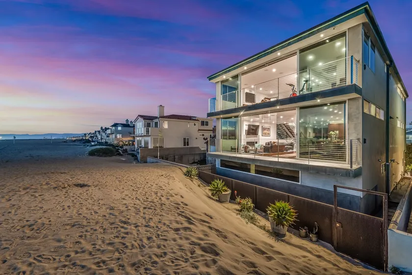 Modern Beach Front architectural home-3 king beds- family friendly beach - Image 1