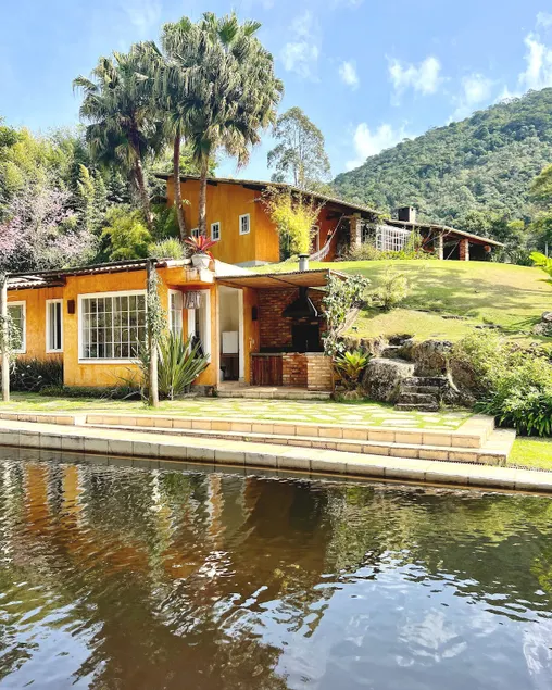 Farmhouse with a natural pool in Vale das Videiras - Image 1
