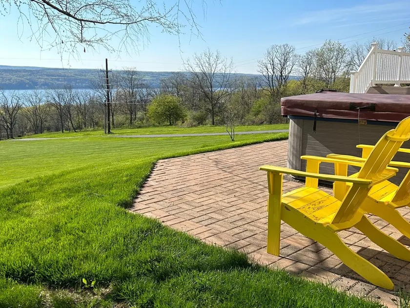 Burdett Home with a View. Perfect location. - Image 1