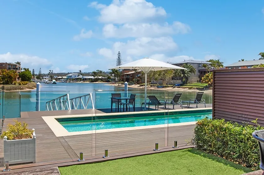 Waterfront, 2 B/Room, Pet Friendly, Pool & Pontoon - Image 1