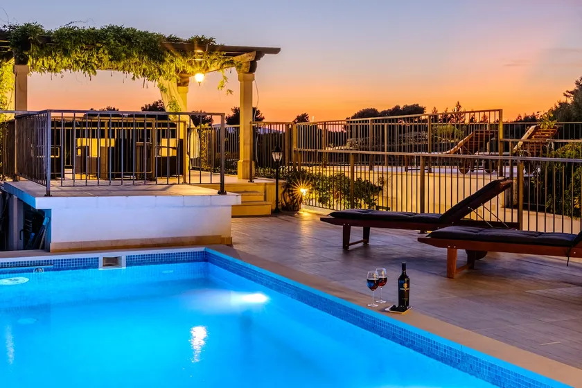 Villa Julia with heated pool and hot tub, ideal for large groups - Image 1