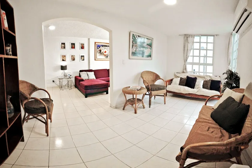 Cozy newly remodeled house near the beach - Image 1
