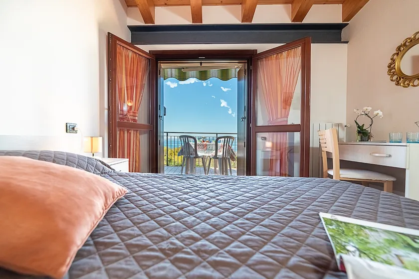 Regarda - piso \"Eden 3\", wifi, clima, gran terraza con vista al lago - Image 1
