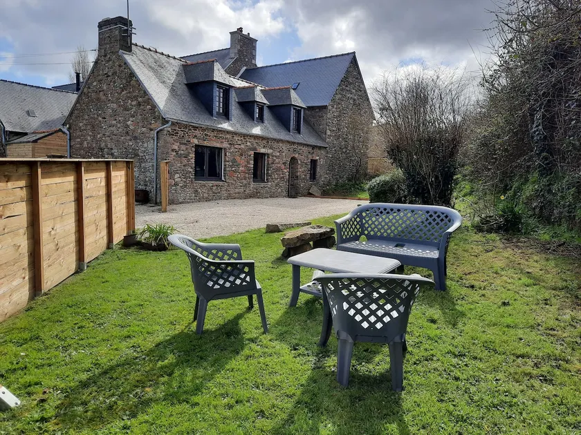 quiet house - Image 1