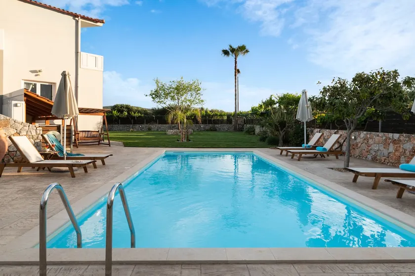 Luxurious villa + private heated pool. A memorable stay! - Image 1