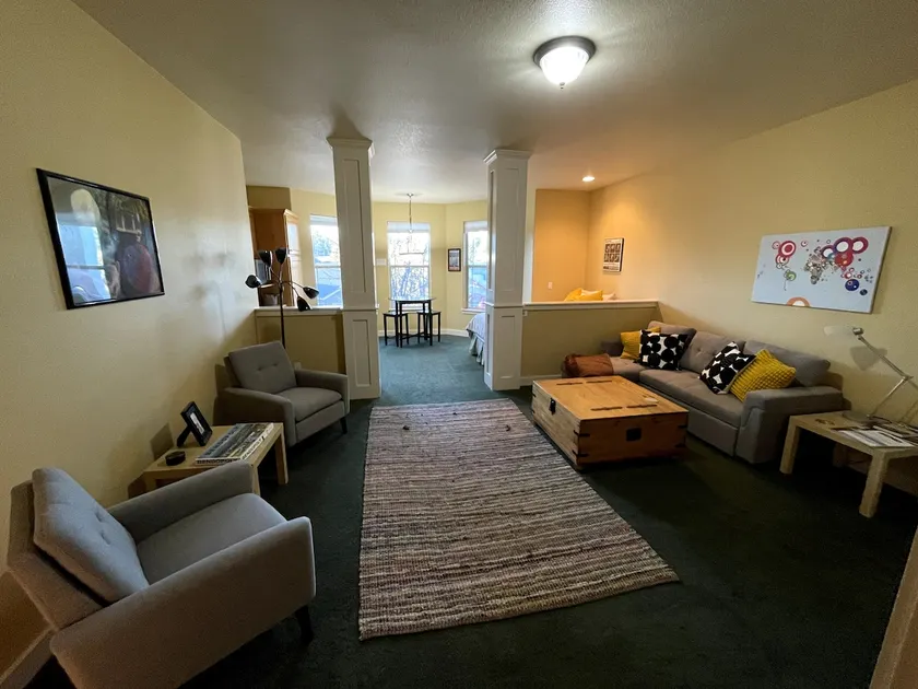 Great location! Highly rated by guests. - Image 1