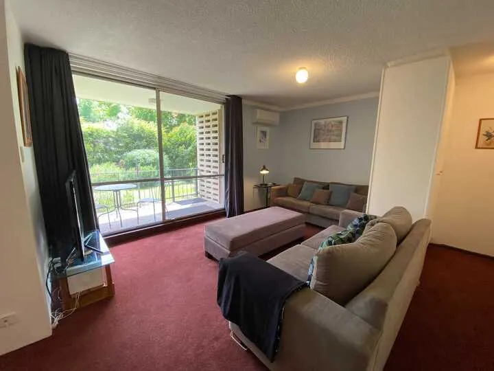 Quiet 2BR Apartment with Garden views in Griffith - Image 1