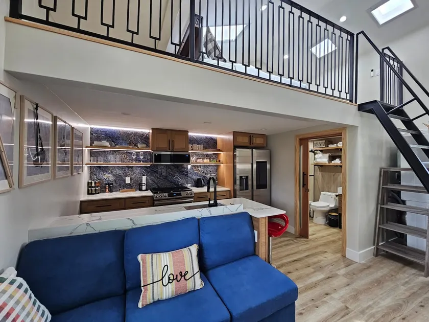 x- Cozy loft in Los Angeles - Image 1