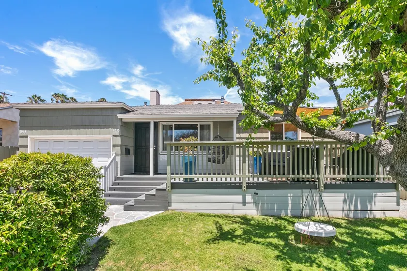 Felspar House · Clean, Charming House in PB 🏖☀️ AC, pkg & laundry - Image 1