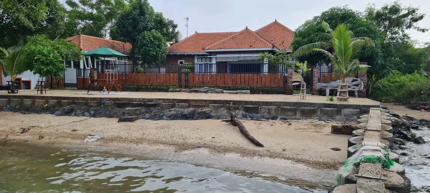 Shoreside Semat Villa and Flat - Image 1