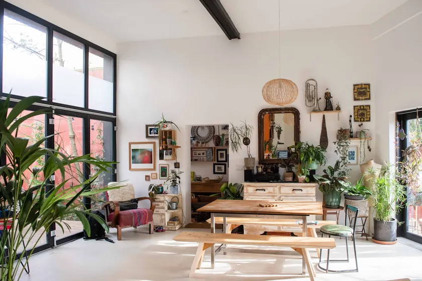 Cheerful townhouse with pretty terrace. - Image 1