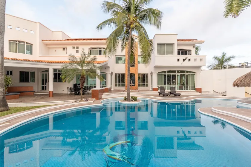 Villa Alijah 5BR • Pool • 15pax •Luxury •Huayacán - Image 1