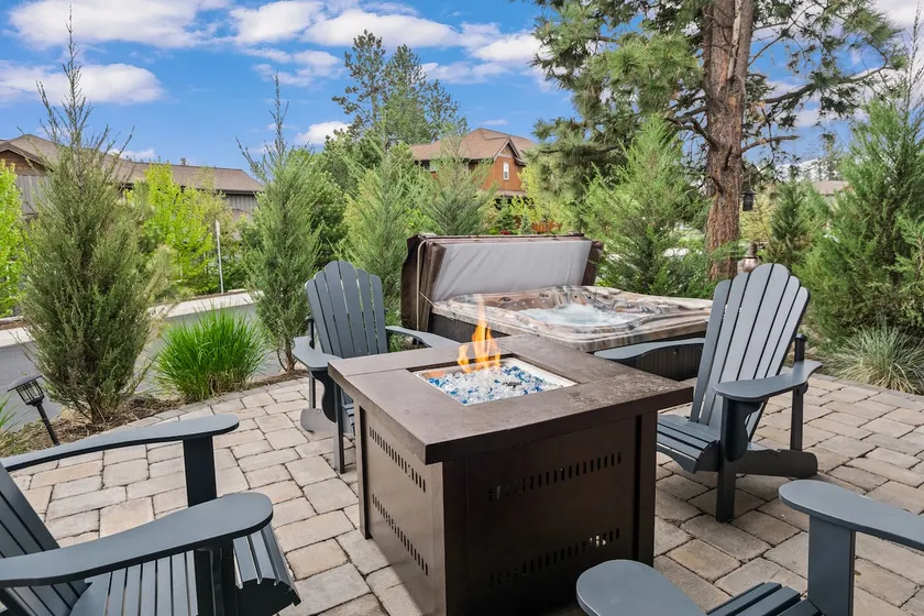 River trail Access! Hot tub! 8min to town! Dog OK! - Image 1