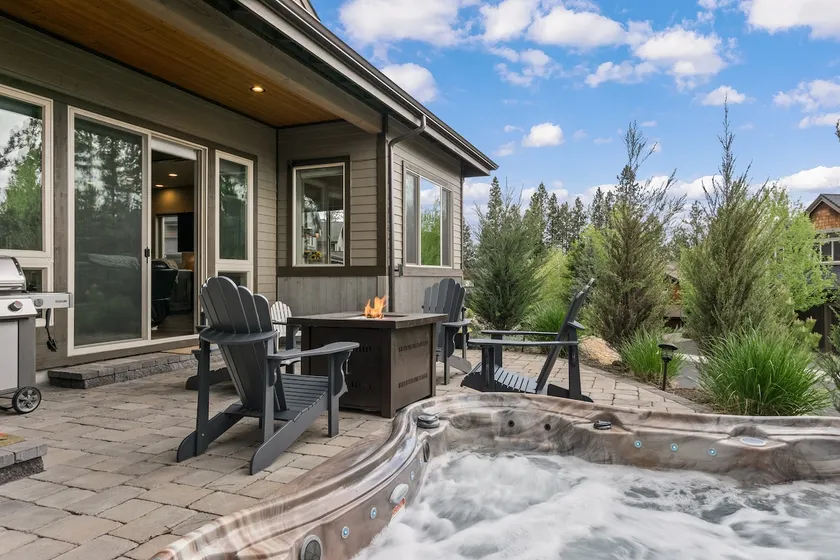 River trail Access! Hot tub! 8min to town! Dog OK! - Image 1