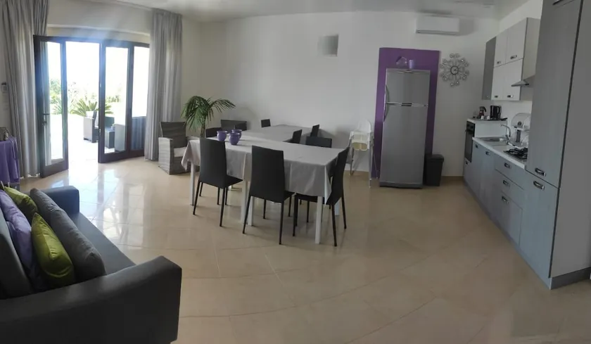 Villa with spacious and comfortable rooms - Image 1