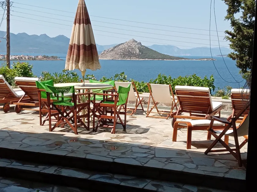 Seaside Home with Sea Views & Large Terrace - Image 1