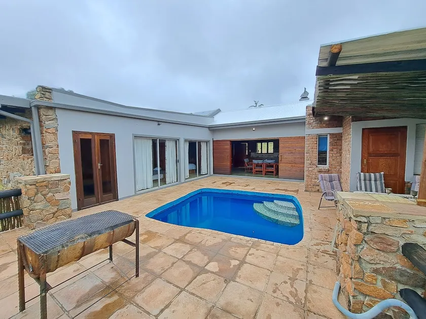 Stone Meadows Country Estate-Vultures View Cottage - Image 1