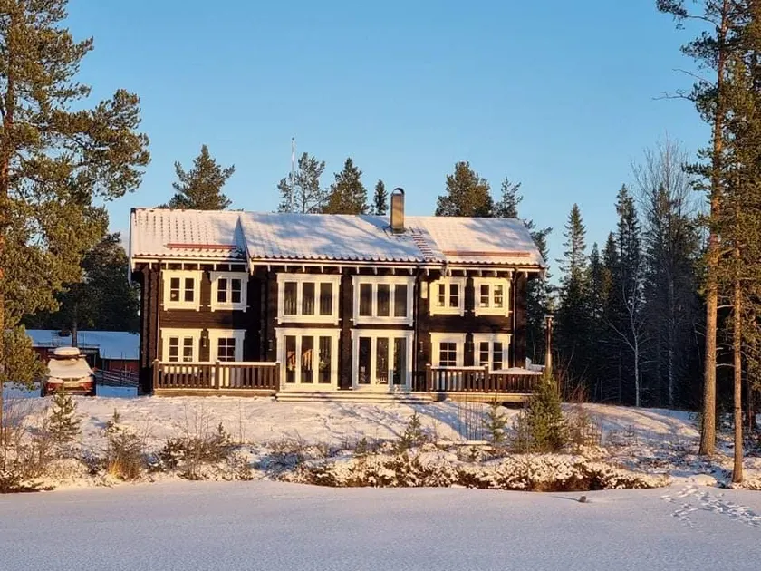Cottage with lake property - fishing, cycling, golf, berries etc. - Image 1