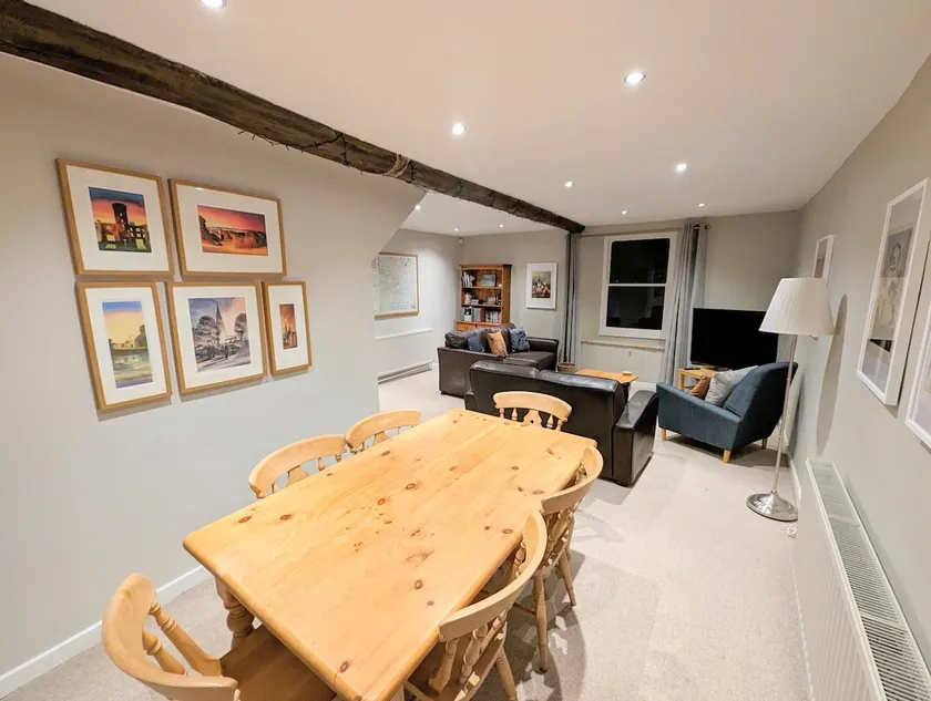 Beautiful sunny roof terrace with BBQ - sleeps 6! - Image 1