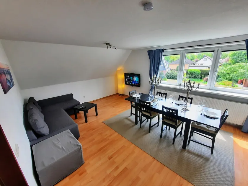 Bright 70 m² apartment 5 min from A1 near Hamburg - Image 1